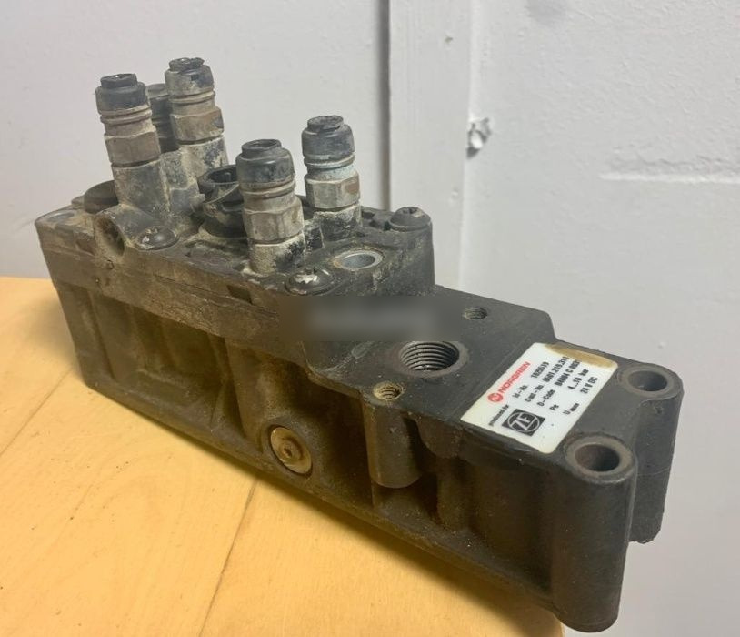 Norgren ZF oryginał HURT wybieraka 1025519 MAN TGA TGX TGL - Válvula de freno para Camión: foto 1 Norgren ZF oryginał HURT wybieraka 1025519 MAN TGA TGX TGL - Válvula de freno para Camión: foto 1