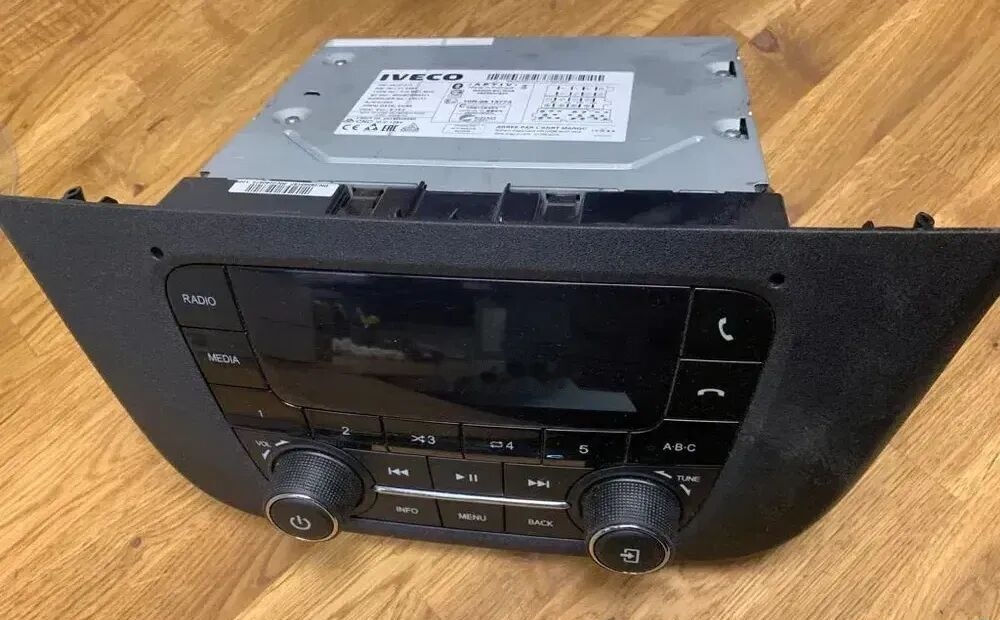 Radio Iveco Daily BT/DAB 5802807801 - Salpicadero para Camión: foto 1 Radio Iveco Daily BT/DAB 5802807801 - Salpicadero para Camión: foto 1