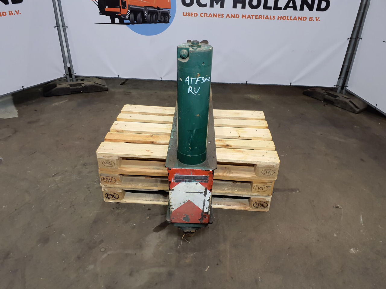 FAUN ATF 30-2 outrigger beam front complete - Suspensión para Autogrúa: foto 5 FAUN ATF 30-2 outrigger beam front complete - Suspensión para Autogrúa: foto 5