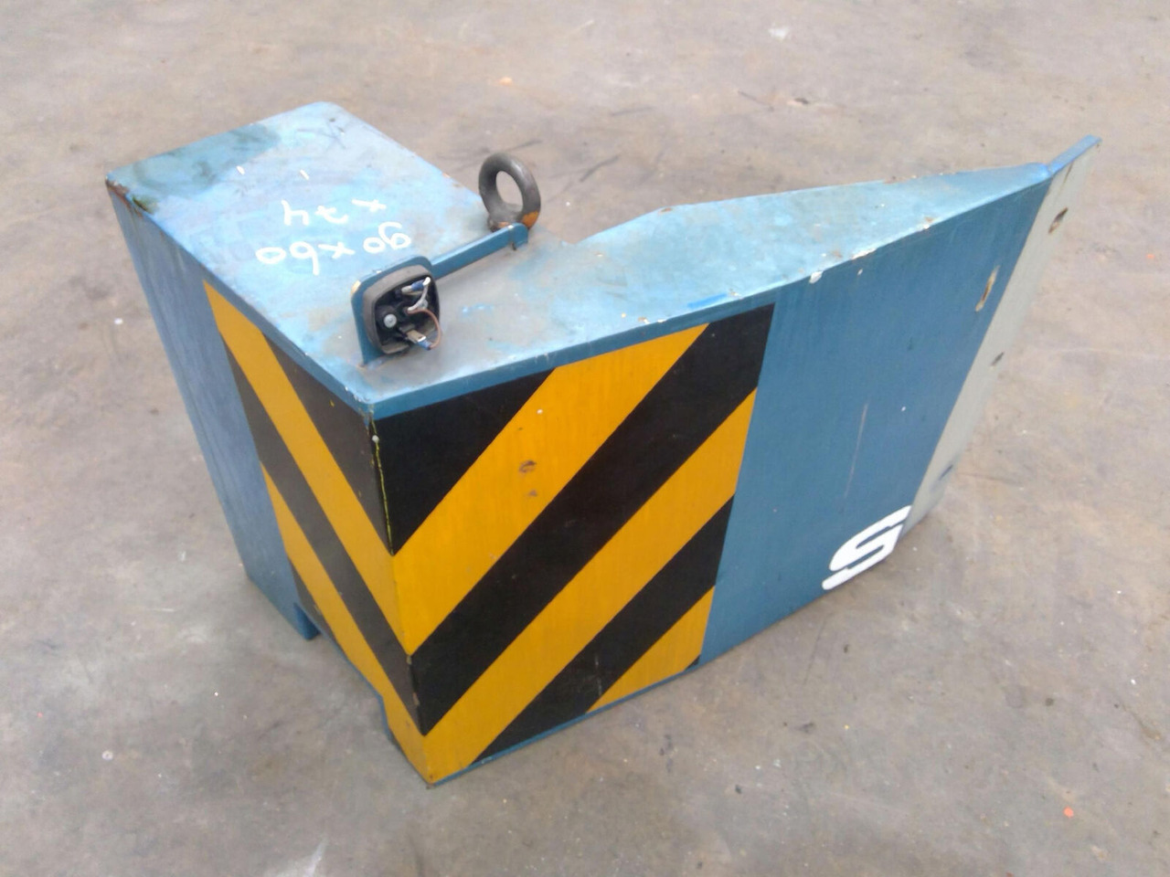 FAUN ATF 40G-2 counterweight 0,7 ton left side - Contrapeso para Autogrúa: foto 1 FAUN ATF 40G-2 counterweight 0,7 ton left side - Contrapeso para Autogrúa: foto 1