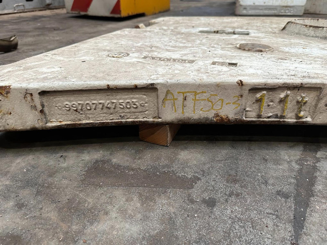 FAUN ATF 50-3 counterweight 1,1 ton - Contrapeso para Autogrúa: foto 5 FAUN ATF 50-3 counterweight 1,1 ton - Contrapeso para Autogrúa: foto 5