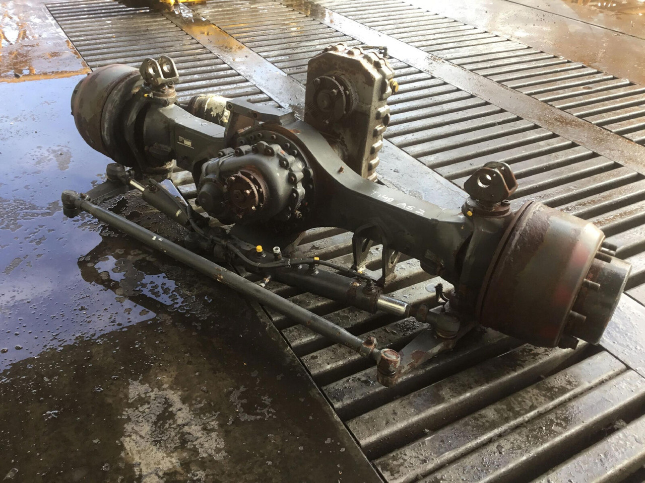 FAUN ATF 50G-3 axle 2 - Eje y piezas para Autogrúa: foto 1 FAUN ATF 50G-3 axle 2 - Eje y piezas para Autogrúa: foto 1