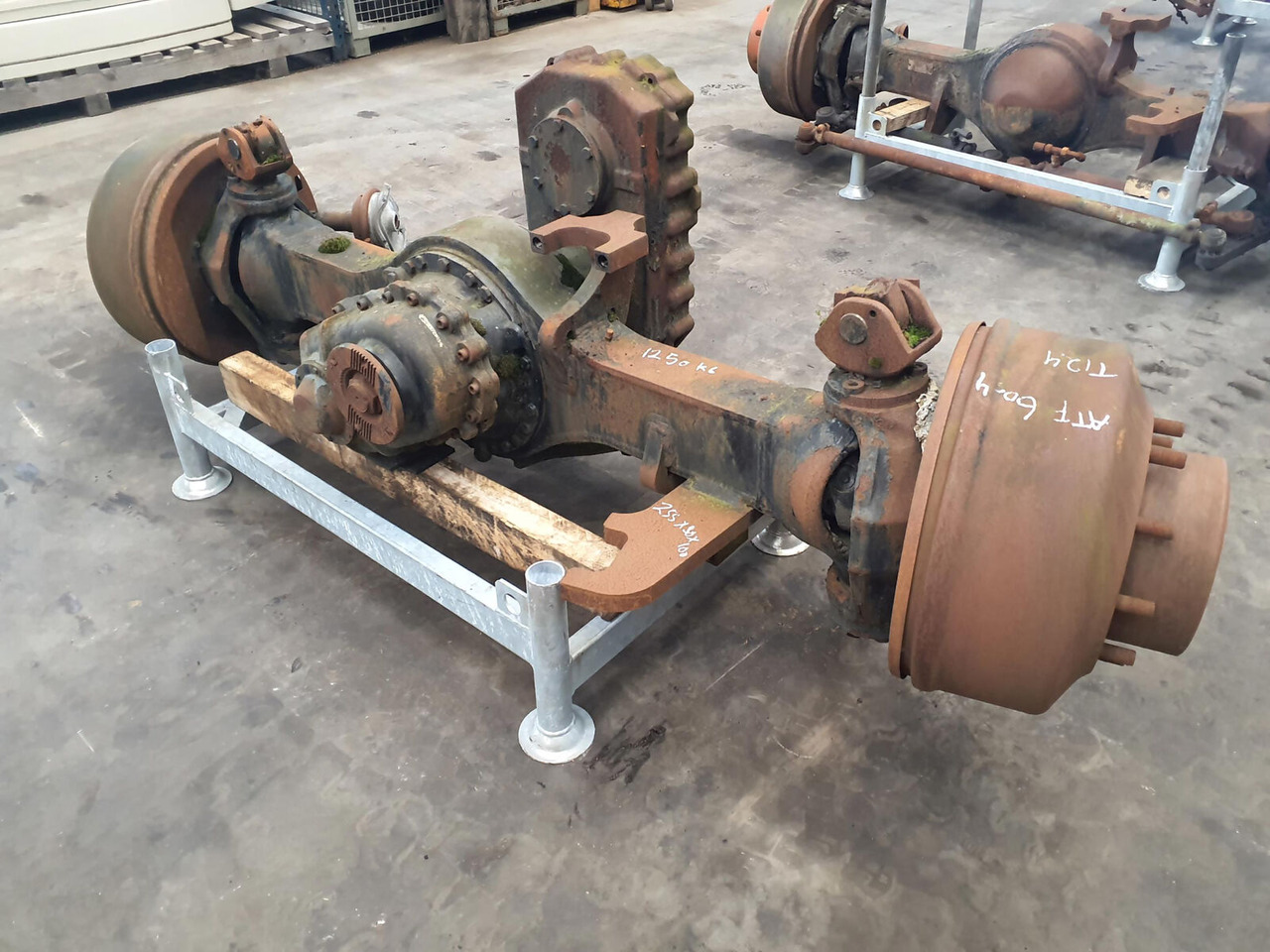 FAUN ATF 60-4 axle 3 - Eje y piezas para Autogrúa: foto 3 FAUN ATF 60-4 axle 3 - Eje y piezas para Autogrúa: foto 3