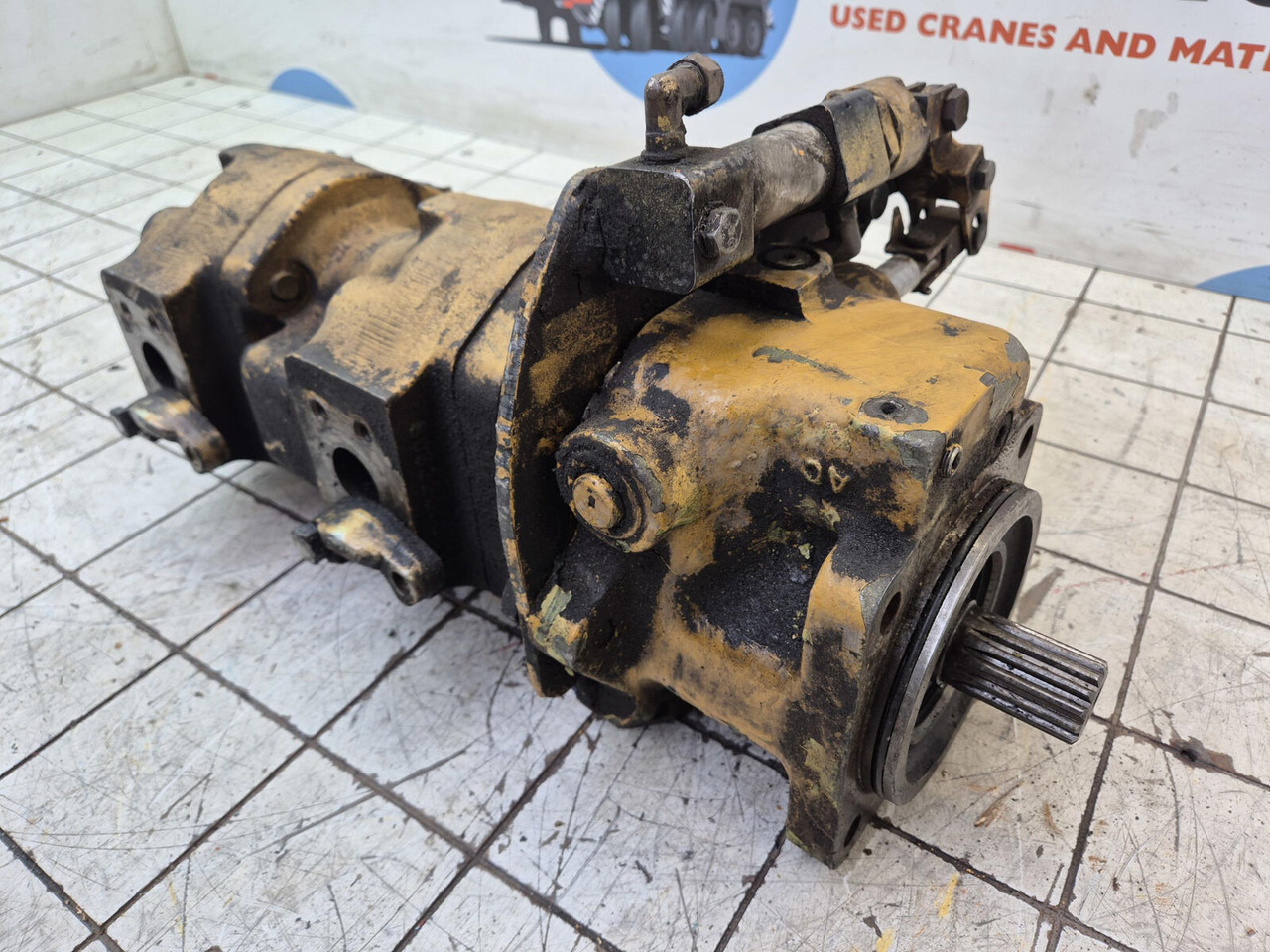 Grove 880 ATT PTO and Gear pump - Bomba hidráulica para Autogrúa: foto 1 Grove 880 ATT PTO and Gear pump - Bomba hidráulica para Autogrúa: foto 1