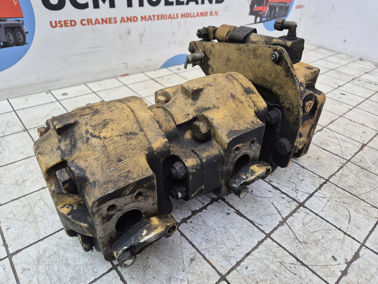 Grove 880 ATT PTO and Gear pump - Bomba hidráulica para Autogrúa: foto 2 Grove 880 ATT PTO and Gear pump - Bomba hidráulica para Autogrúa: foto 2