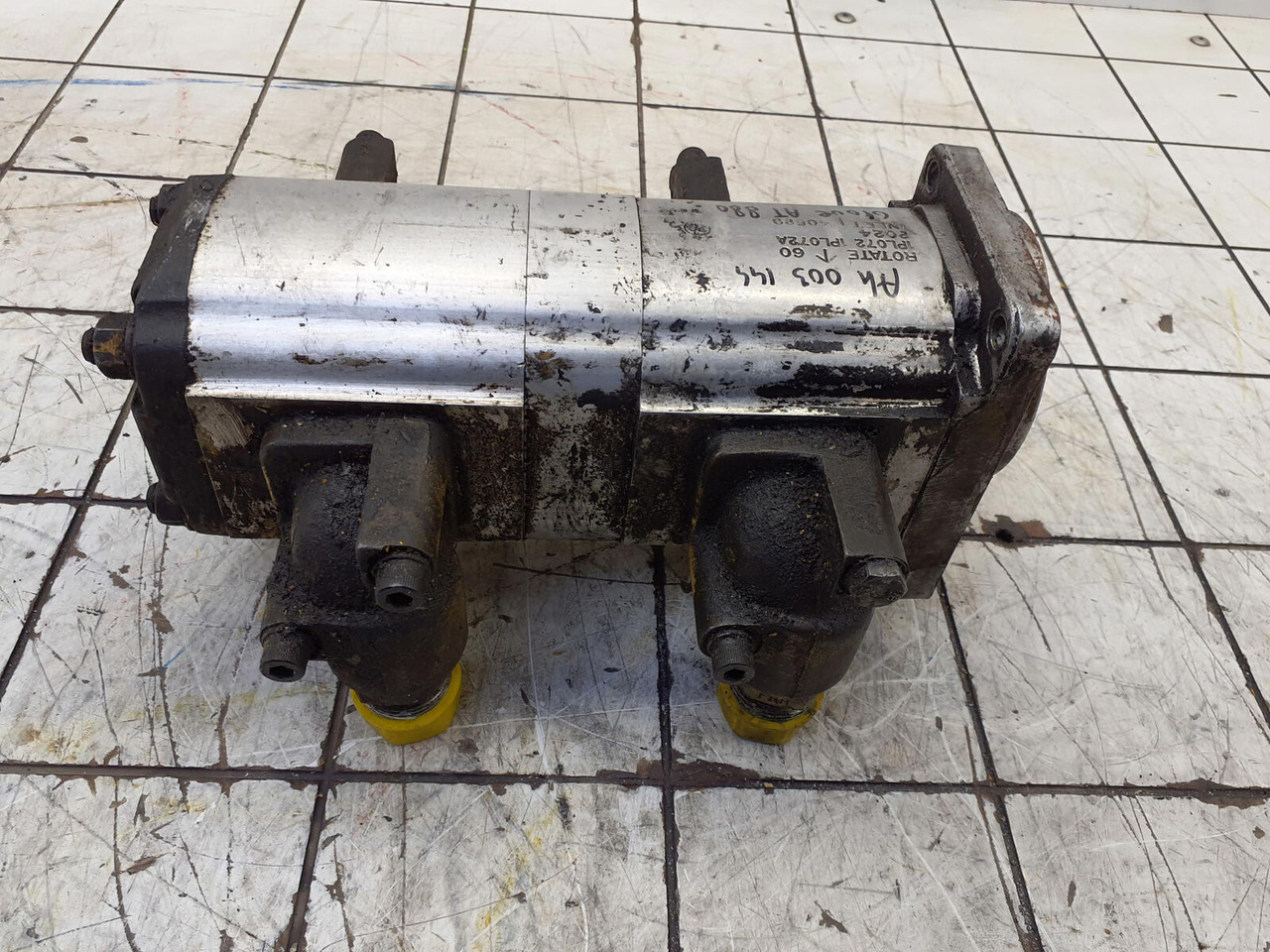 Grove AT 880 dual gear pump steering - Bomba hidráulica para Autogrúa: foto 5 Grove AT 880 dual gear pump steering - Bomba hidráulica para Autogrúa: foto 5