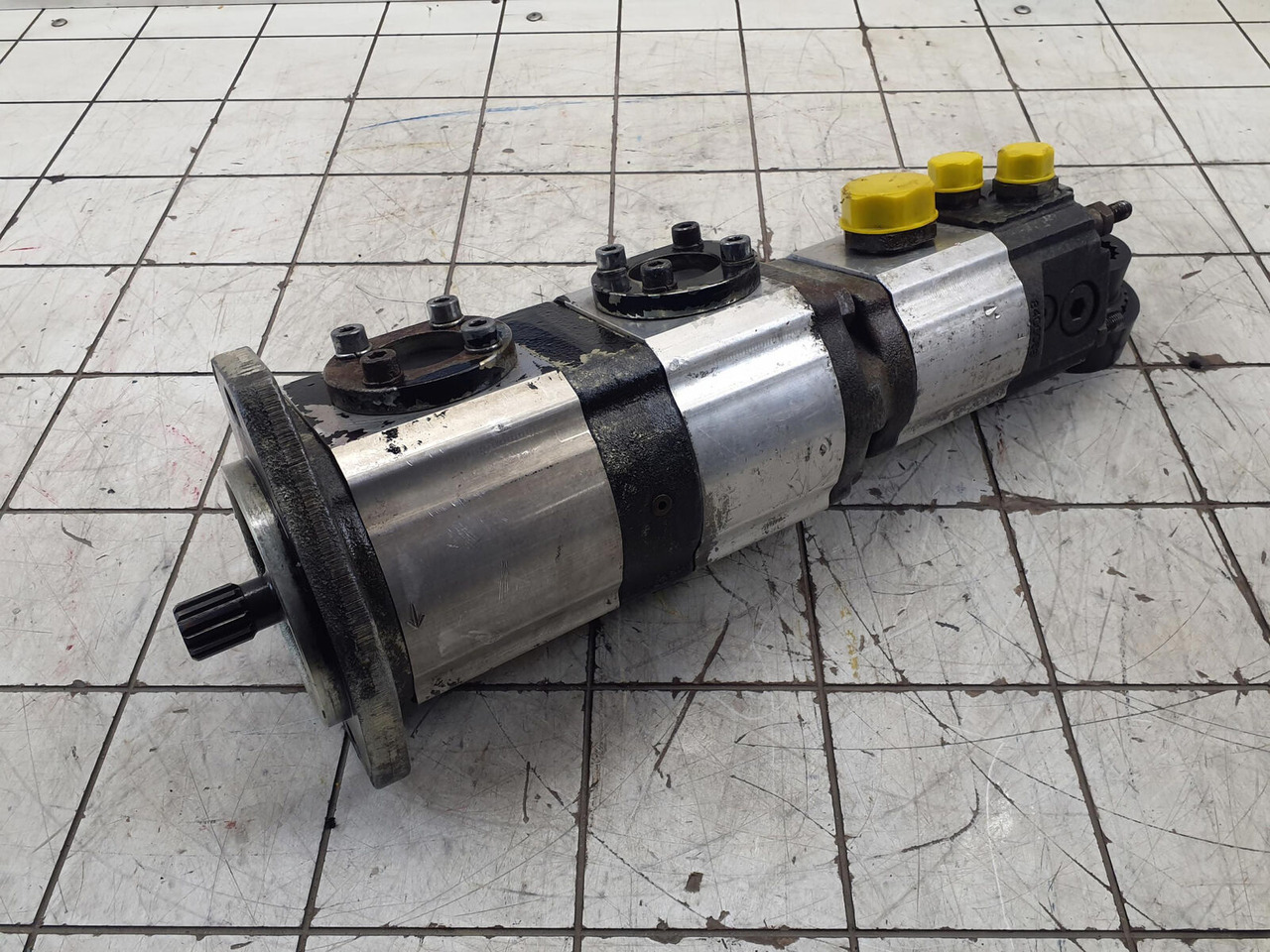 Grove GMK 3055 steering pump - Bomba hidráulica para Autogrúa: foto 1 Grove GMK 3055 steering pump - Bomba hidráulica para Autogrúa: foto 1
