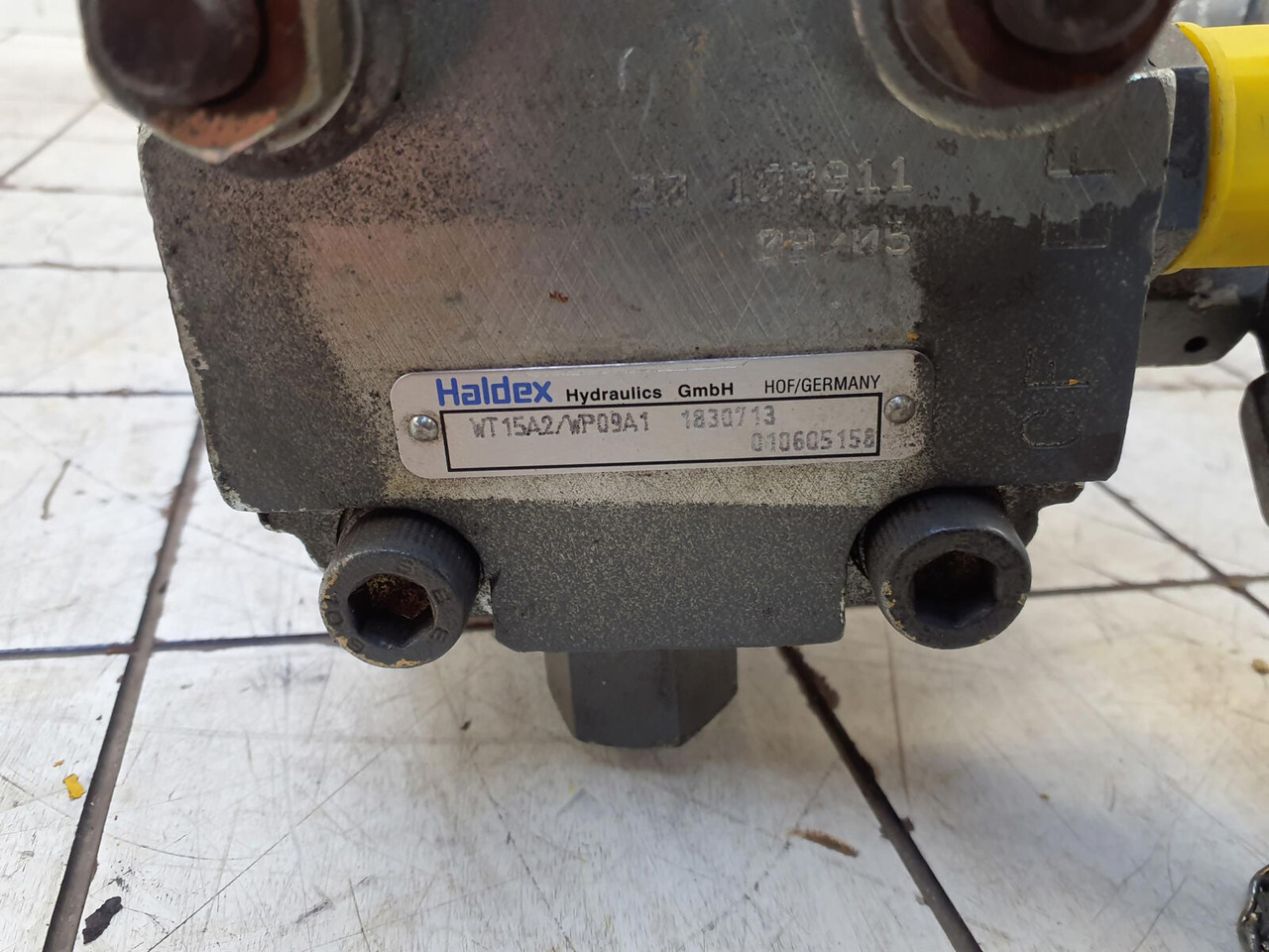 Grove GMK 3055 three way gear pump - Bomba hidráulica para Autogrúa: foto 5 Grove GMK 3055 three way gear pump - Bomba hidráulica para Autogrúa: foto 5
