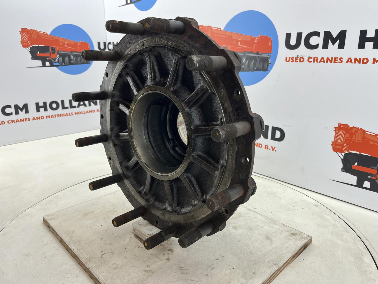 Grove GMK Megatrak wheel hub - Cubo para Grúa: foto 1 Grove GMK Megatrak wheel hub - Cubo para Grúa: foto 1