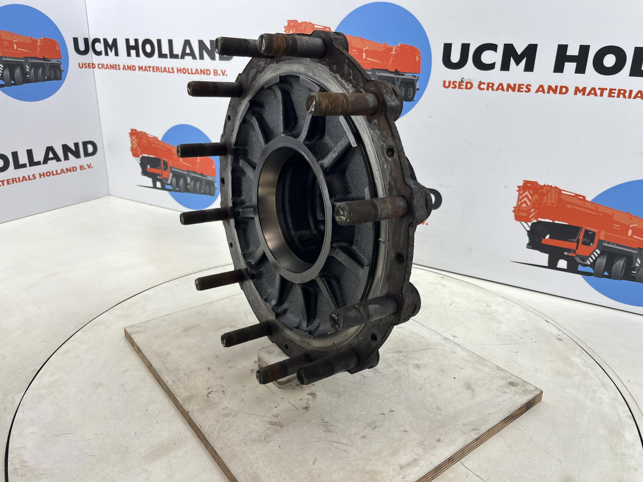 Grove GMK Megatrak wheel hub - Cubo para Grúa: foto 1 Grove GMK Megatrak wheel hub - Cubo para Grúa: foto 1