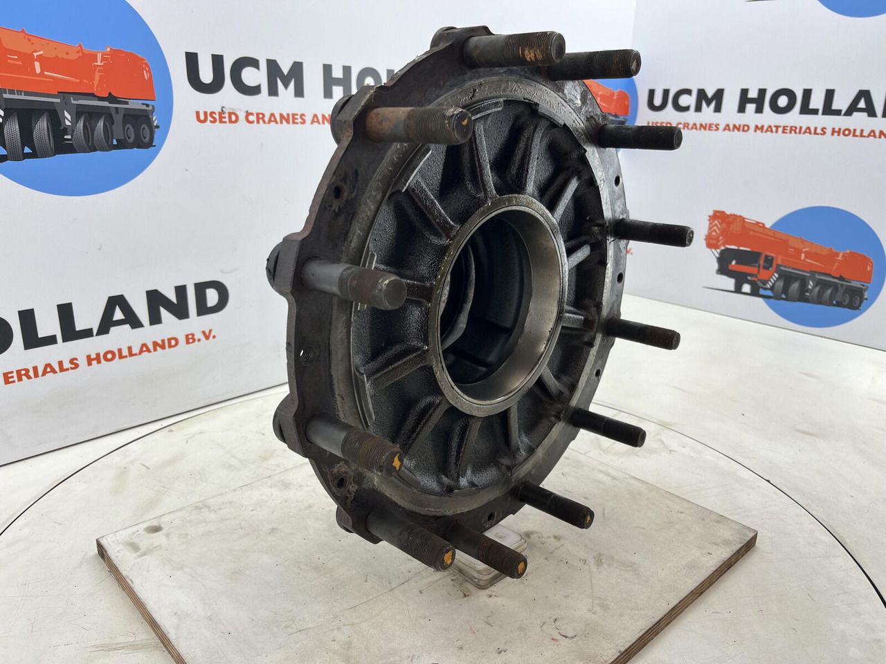 Grove GMK Megatrak wheel hub - Cubo para Grúa: foto 2 Grove GMK Megatrak wheel hub - Cubo para Grúa: foto 2