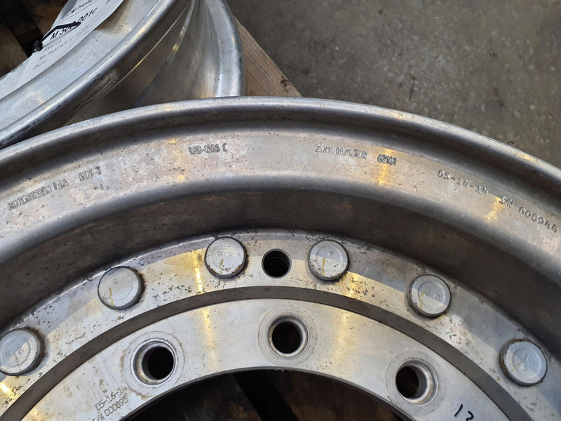 Grove Rim 445/95R25 12 13.2 2p Alu - Llanta para Grúa: foto 4 Grove Rim 445/95R25 12 13.2 2p Alu - Llanta para Grúa: foto 4