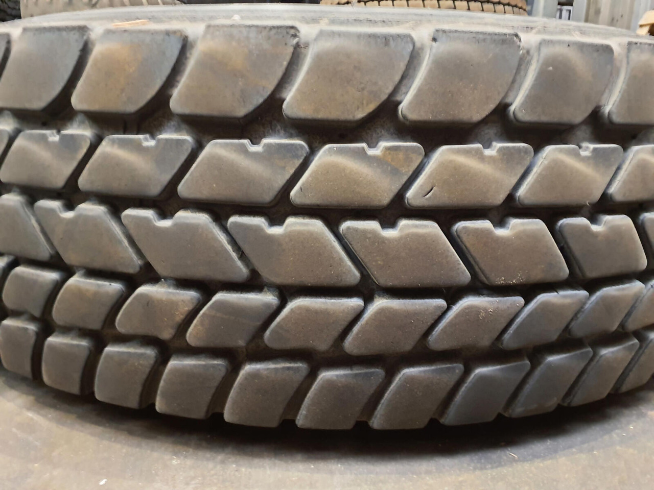 Grove Wheel 445/95R25 12 13.4 2p alu - Rueda completa: foto 3 Grove Wheel 445/95R25 12 13.4 2p alu - Rueda completa: foto 3