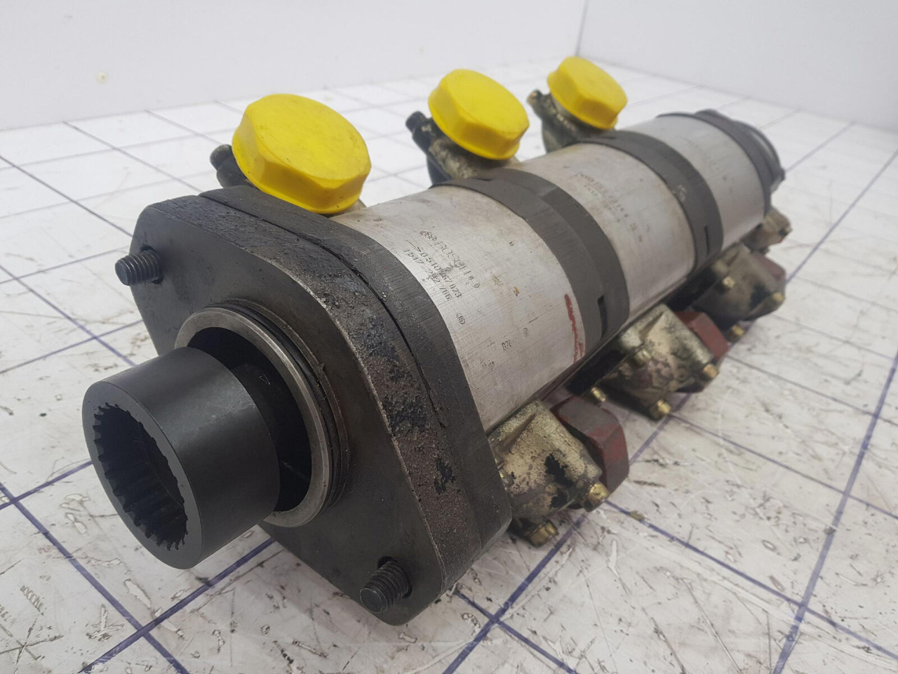Krupp KMK 3045 four way gear pump - Bomba hidráulica para Autogrúa: foto 2 Krupp KMK 3045 four way gear pump - Bomba hidráulica para Autogrúa: foto 2