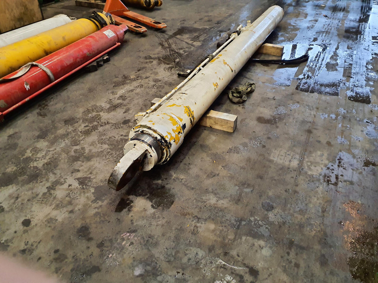 Krupp KMK 4070 boom cylinder - Cilindro hidráulico para Autogrúa: foto 1 Krupp KMK 4070 boom cylinder - Cilindro hidráulico para Autogrúa: foto 1