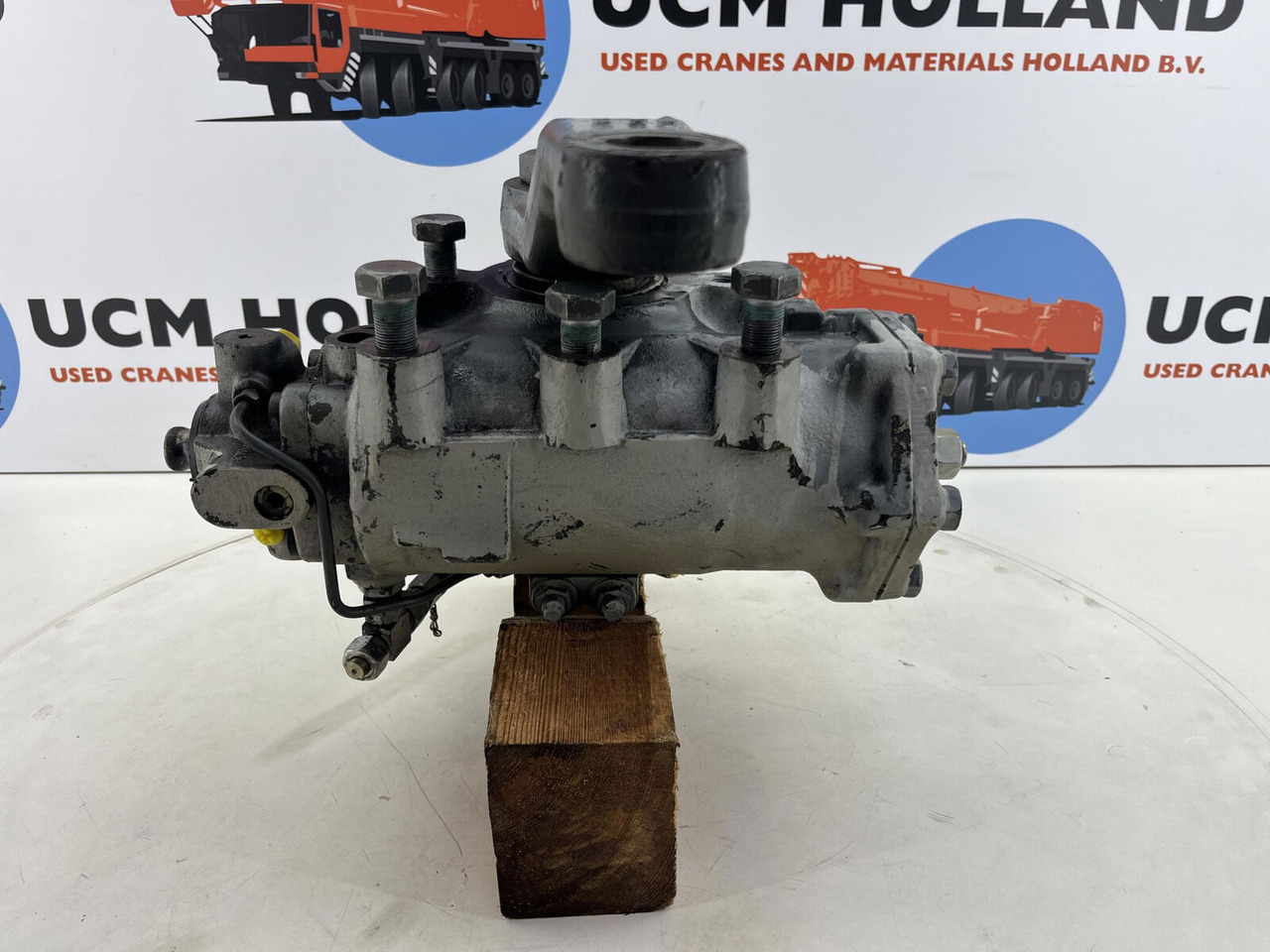 Liebherr LTM 1060-3 steering box - Caja de dirección para Grúa: foto 4 Liebherr LTM 1060-3 steering box - Caja de dirección para Grúa: foto 4
