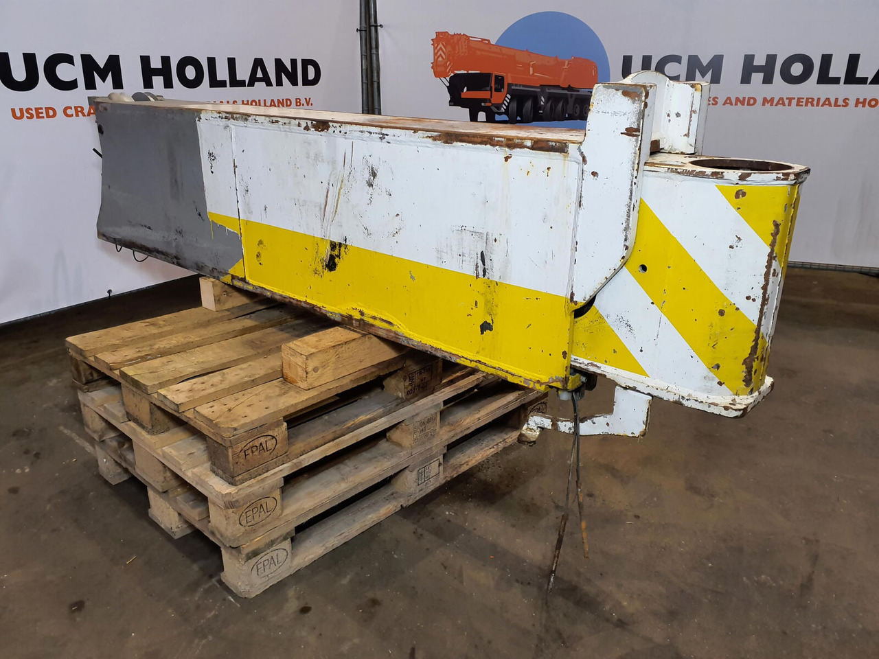 Liebherr LTM 1090-2 outrigger beam rear - Suspensión para Grúa: foto 1 Liebherr LTM 1090-2 outrigger beam rear - Suspensión para Grúa: foto 1