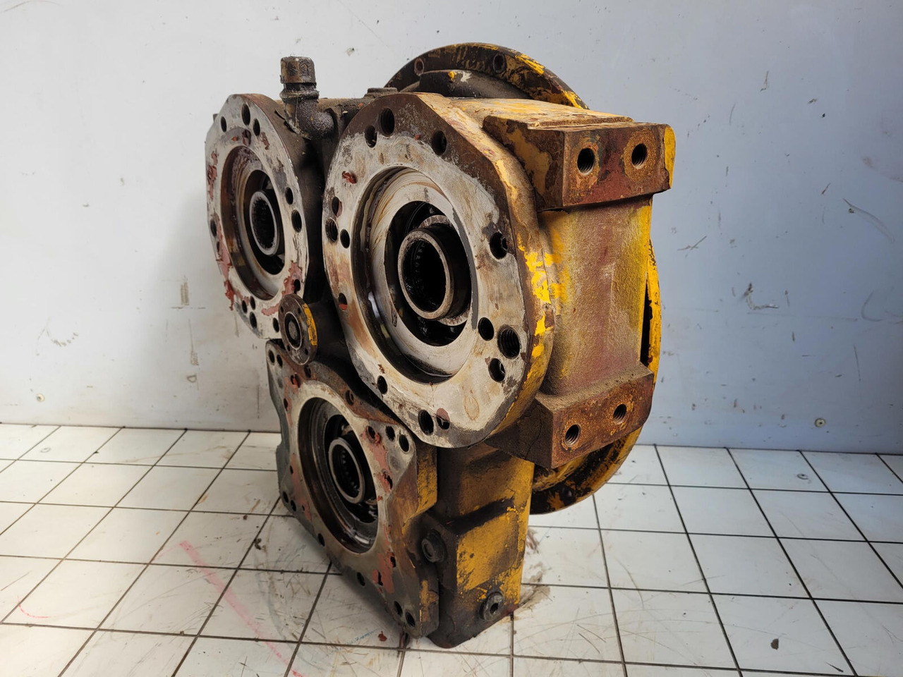 Liebherr LTM 1200 pump distribution gear - Transmisión para Autogrúa: foto 3 Liebherr LTM 1200 pump distribution gear - Transmisión para Autogrúa: foto 3