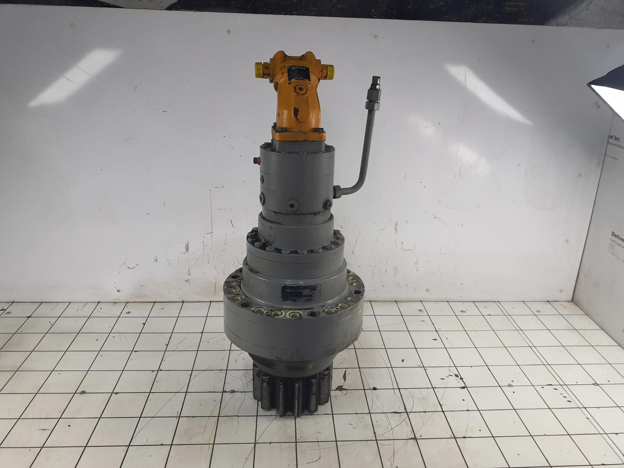 Liebherr LTM 1300 slew gear with motor - Reductor de giro para Autogrúa: foto 4 Liebherr LTM 1300 slew gear with motor - Reductor de giro para Autogrúa: foto 4