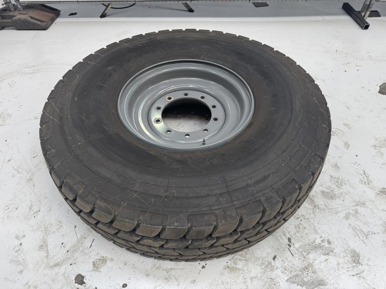 Liebherr Wheel 445/95 R25 10 12 1p - Rueda completa para Grúa: foto 1 Liebherr Wheel 445/95 R25 10 12 1p - Rueda completa para Grúa: foto 1