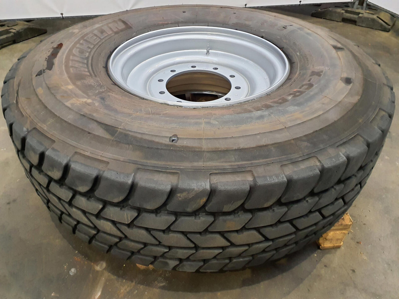 Liebherr Wheel 445/95R25 10 12.3 1p - Rueda completa: foto 2 Liebherr Wheel 445/95R25 10 12.3 1p - Rueda completa: foto 2