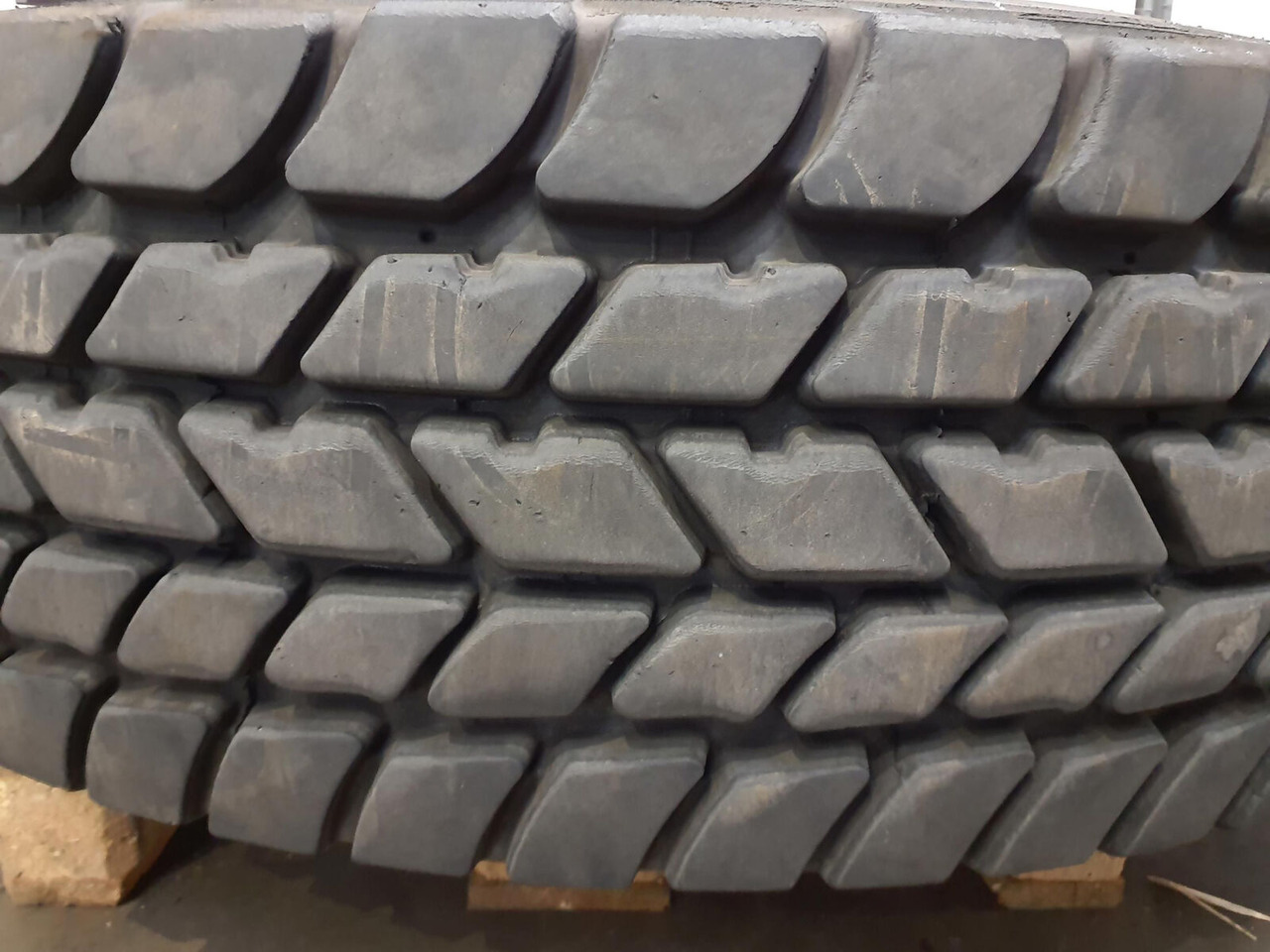 Michelin Wheel 445/95R25 10 12.3 1p - Rueda completa para Grúa: foto 3 Michelin Wheel 445/95R25 10 12.3 1p - Rueda completa para Grúa: foto 3