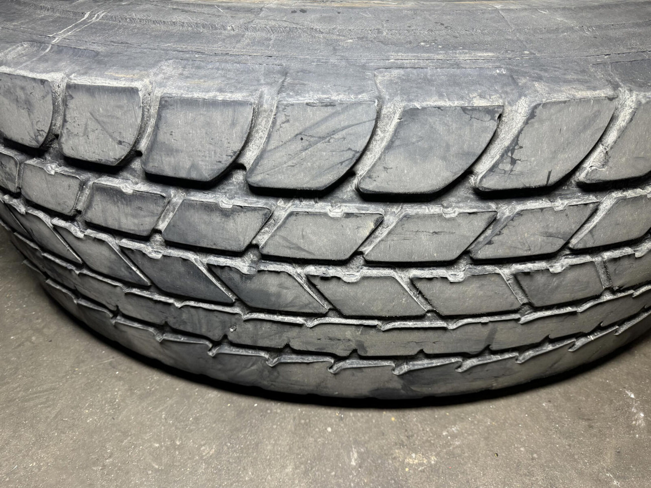 Michelin Wheel 445/95R25 10 12.3 1p - Rueda completa para Grúa: foto 3 Michelin Wheel 445/95R25 10 12.3 1p - Rueda completa para Grúa: foto 3