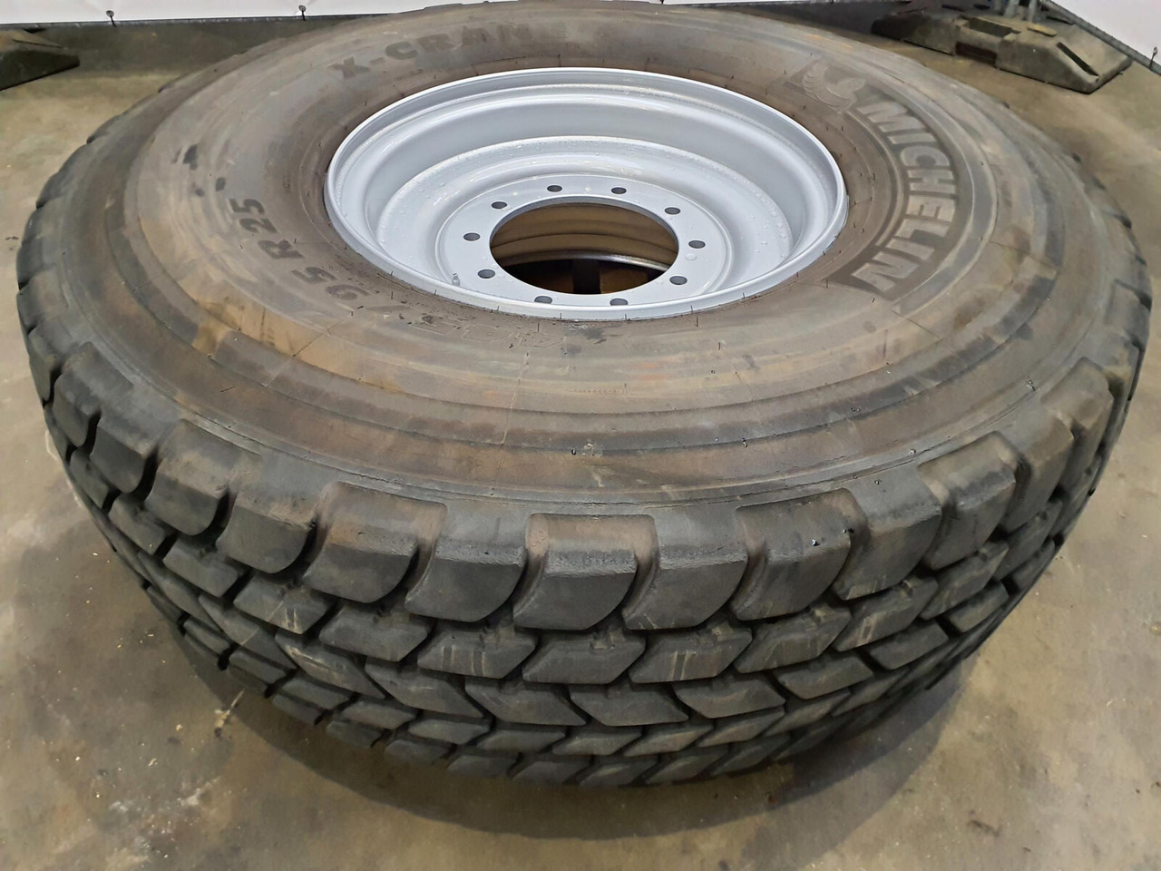 Michelin Wheel 445/95R25 10 12.3 1p - Rueda completa para Grúa: foto 2 Michelin Wheel 445/95R25 10 12.3 1p - Rueda completa para Grúa: foto 2