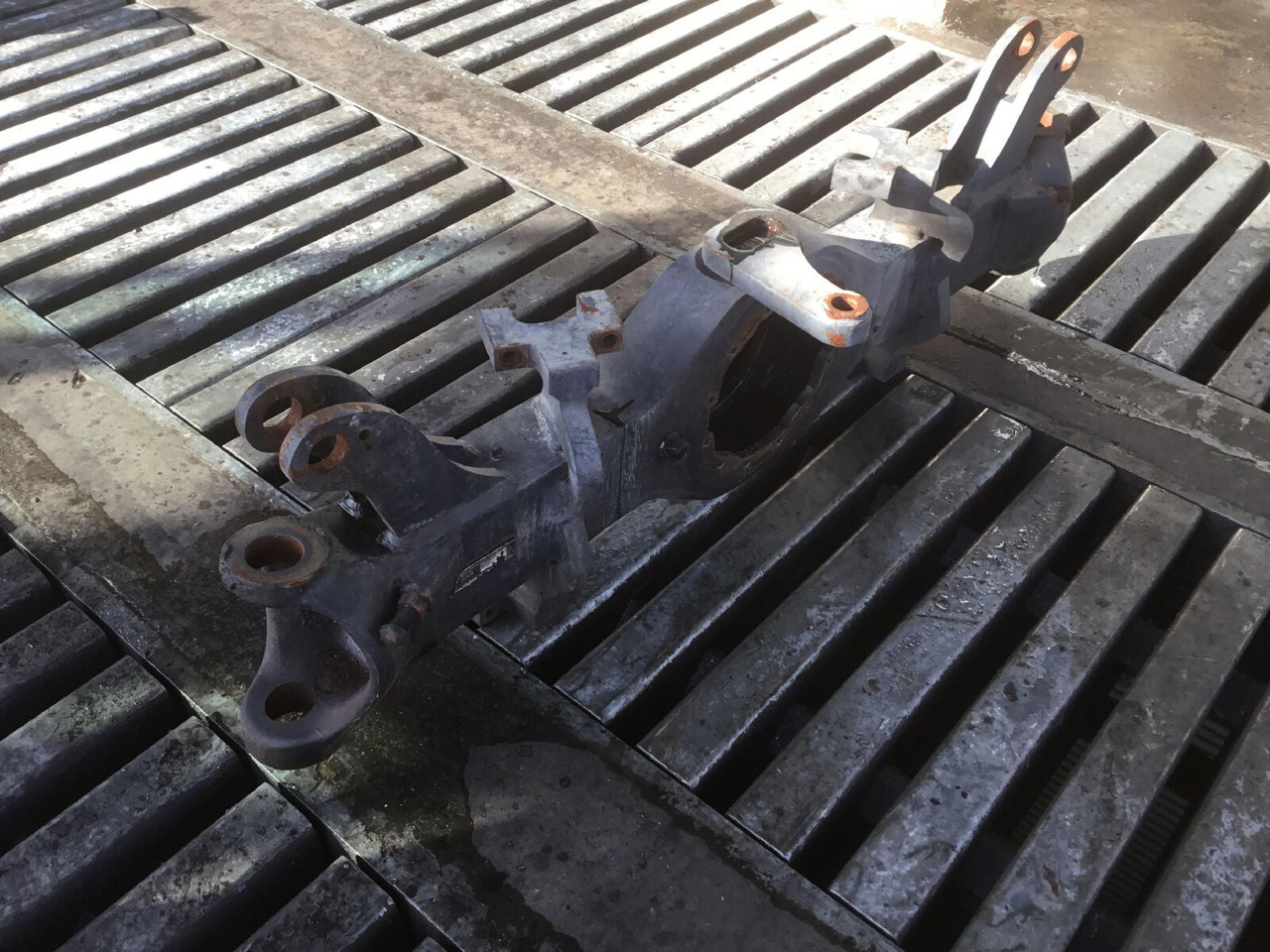 Terex AC 35 axle housing axle 1 - Eje y piezas para Autogrúa: foto 4 Terex AC 35 axle housing axle 1 - Eje y piezas para Autogrúa: foto 4
