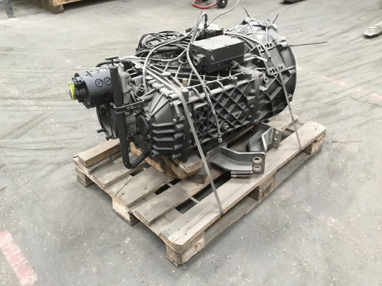 ZF ATF 60-4 gearbox EcoSplit 16-S-151 - Caja de cambios para Autogrúa: foto 2 ZF ATF 60-4 gearbox EcoSplit 16-S-151 - Caja de cambios para Autogrúa: foto 2