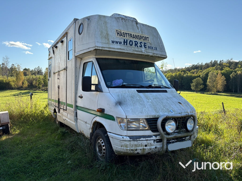 Hästlastbil Mercedes-Benz 312 D Automat - Camión para caballos: foto 5 Hästlastbil Mercedes-Benz 312 D Automat - Camión para caballos: foto 5