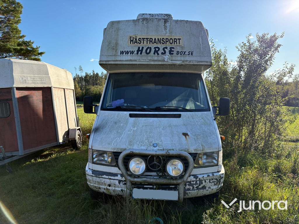 Hästlastbil Mercedes-Benz 312 D Automat - Camión para caballos: foto 4 Hästlastbil Mercedes-Benz 312 D Automat - Camión para caballos: foto 4