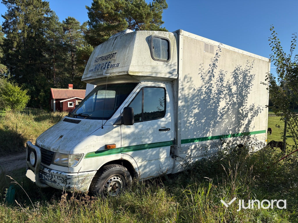 Hästlastbil Mercedes-Benz 312 D Automat - Camión para caballos: foto 3 Hästlastbil Mercedes-Benz 312 D Automat - Camión para caballos: foto 3