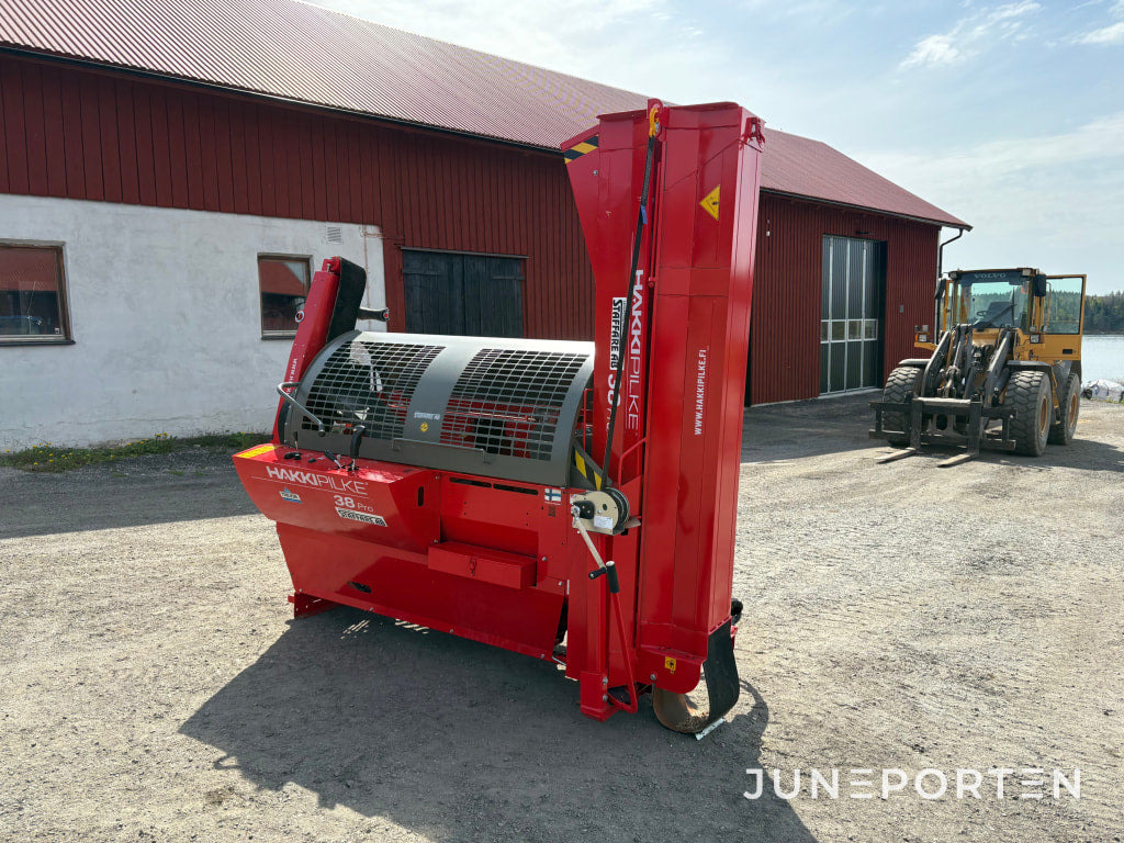 Vedmaskin Hakki Pilke 38 PRO PTO + Hydrauliskt uppläggningbord Hakki Pilke Hakkifeed 422 - Maquinaria forestal: foto 1 Vedmaskin Hakki Pilke 38 PRO PTO + Hydrauliskt uppläggningbord Hakki Pilke Hakkifeed 422 - Maquinaria forestal: foto 1