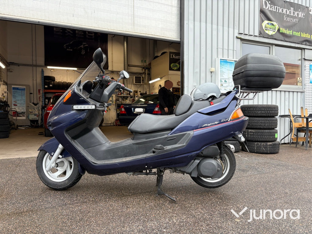 Motorcykel Yamaha YP250D SG 02 - Motocicleta: foto 4 Motorcykel Yamaha YP250D SG 02 - Motocicleta: foto 4