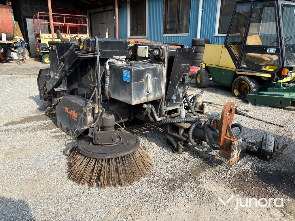 Sopmaskin Bogserad - Fjärås, FS 700 - Barredora vial: foto 3 Sopmaskin Bogserad - Fjärås, FS 700 - Barredora vial: foto 3