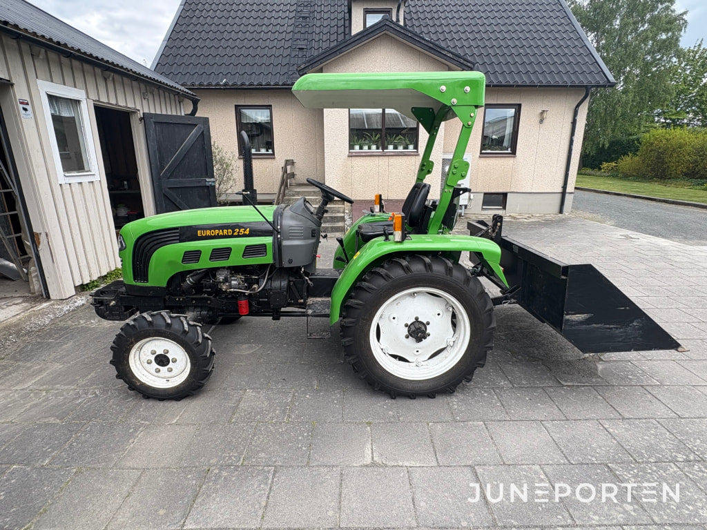 Traktor Europard 254 - Tractor: foto 4 Traktor Europard 254 - Tractor: foto 4