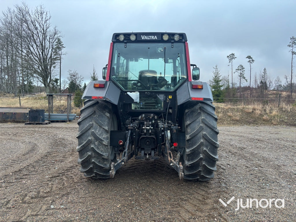 Traktor - Valtra Valmet 6550-4 Hi-Tech, med lastare - Tractor: foto 4 Traktor - Valtra Valmet 6550-4 Hi-Tech, med lastare - Tractor: foto 4
