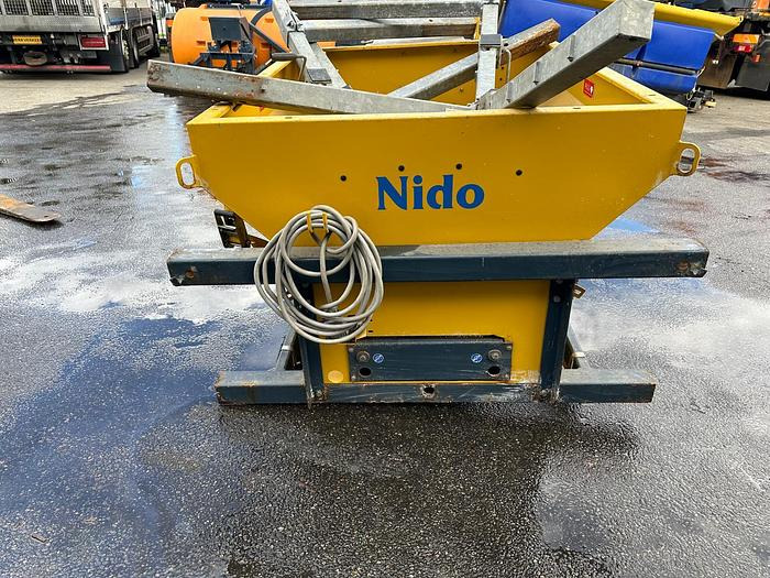 Nido Stratos B06-27 PAX - Esparcidor de sal: foto 3 Nido Stratos B06-27 PAX - Esparcidor de sal: foto 3