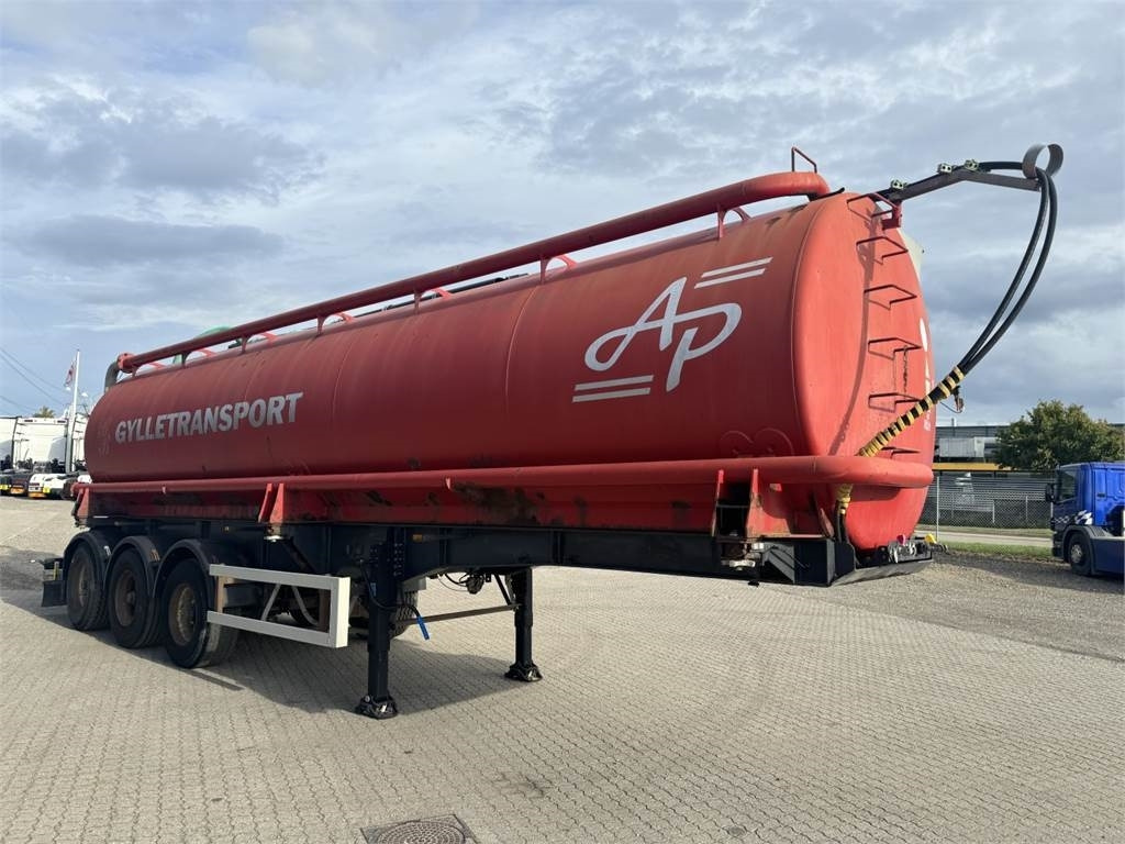 AP Gyllevogn 34m3 tank til Gylle-vand - Semirremolque cisterna: foto 1 AP Gyllevogn 34m3 tank til Gylle-vand - Semirremolque cisterna: foto 1