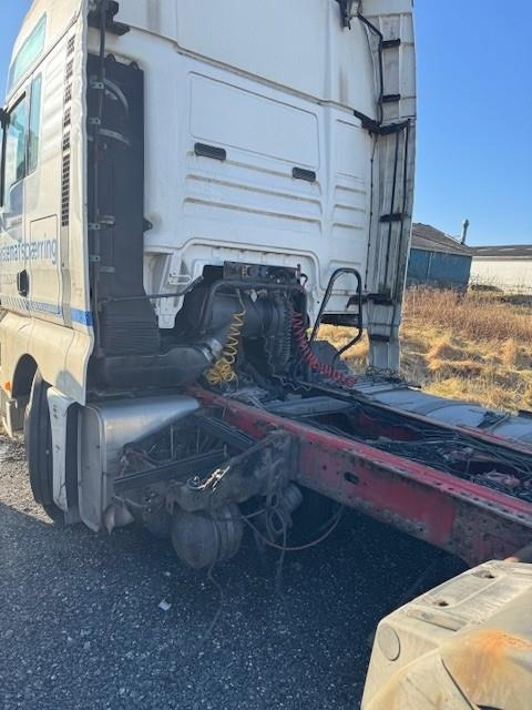 MAN TGX 18-440 4x2 LLS-U mega - Cabeza tractora: foto 3 MAN TGX 18-440 4x2 LLS-U mega - Cabeza tractora: foto 3