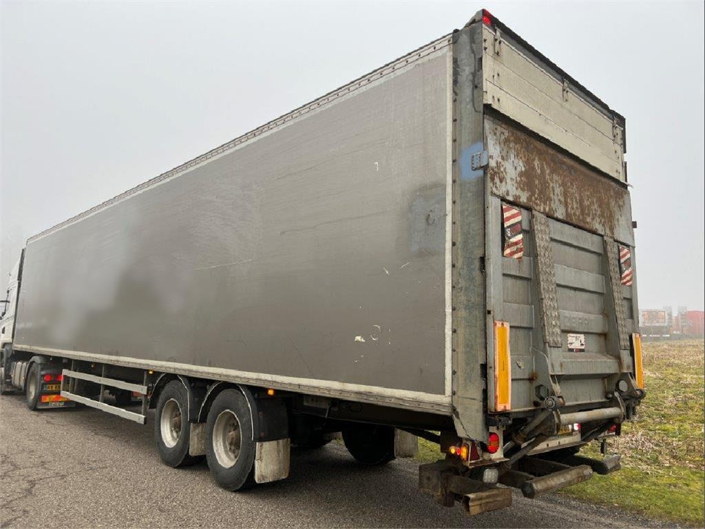 Fruehauf 13,6 mtr box - lodretstående lift - Semirremolque caja cerrada: foto 4 Fruehauf 13,6 mtr box - lodretstående lift - Semirremolque caja cerrada: foto 4