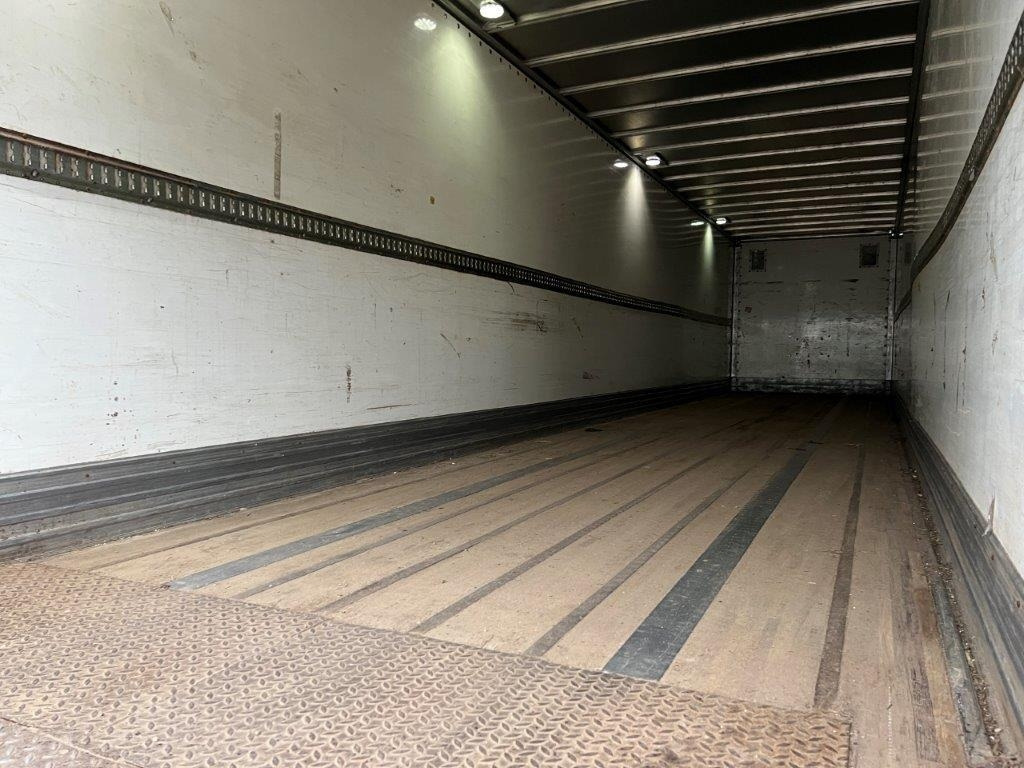 Fruehauf 13,6 mtr box - lodretstående lift - Semirremolque caja cerrada: foto 2 Fruehauf 13,6 mtr box - lodretstående lift - Semirremolque caja cerrada: foto 2