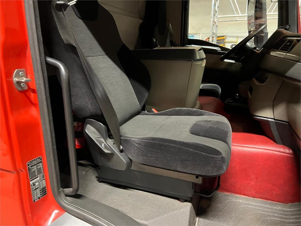 MAN TGL 12-220 BL - Camión lona: foto 2 MAN TGL 12-220 BL - Camión lona: foto 2