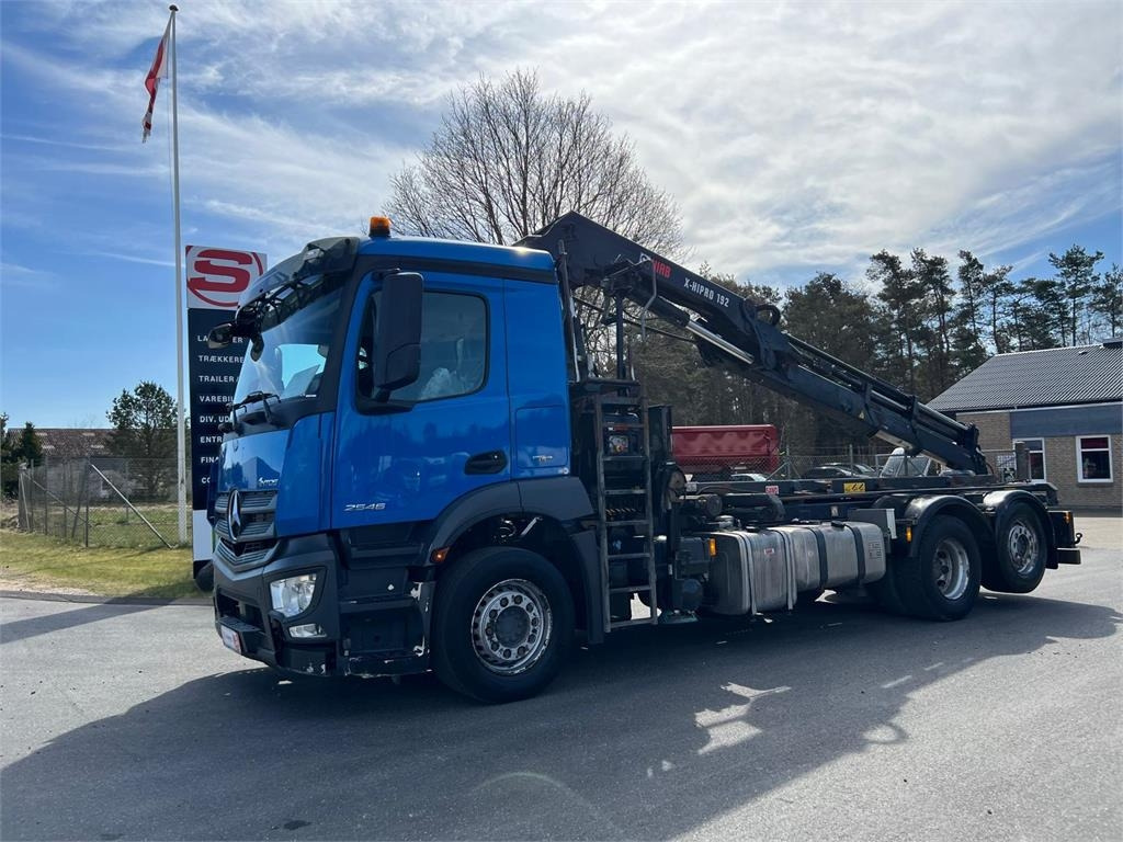 Mercedes-Benz Antos 2546 - Hiab 192 E kran - Camión portacontenedor de cadenas: foto 1 Mercedes-Benz Antos 2546 - Hiab 192 E kran - Camión portacontenedor de cadenas: foto 1
