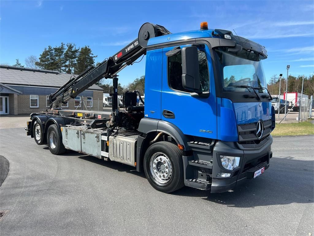 Mercedes-Benz Antos 2546 - Hiab 192 E kran - Camión portacontenedor de cadenas: foto 3 Mercedes-Benz Antos 2546 - Hiab 192 E kran - Camión portacontenedor de cadenas: foto 3