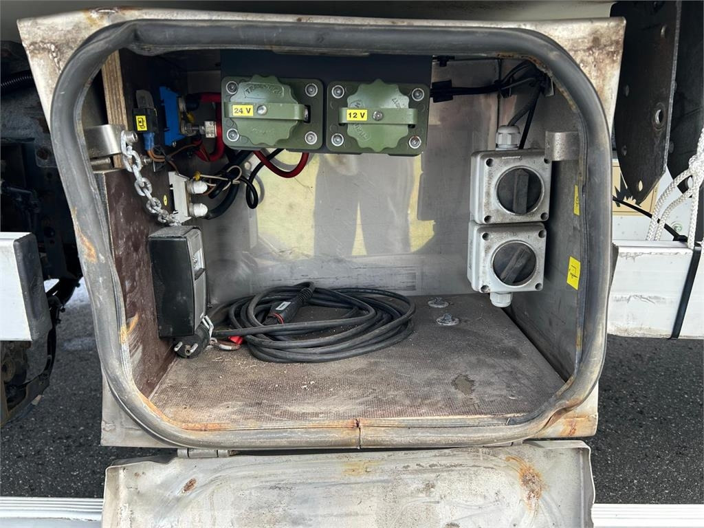 Camión frigorífico Volvo FL 250 16 ton: foto 21