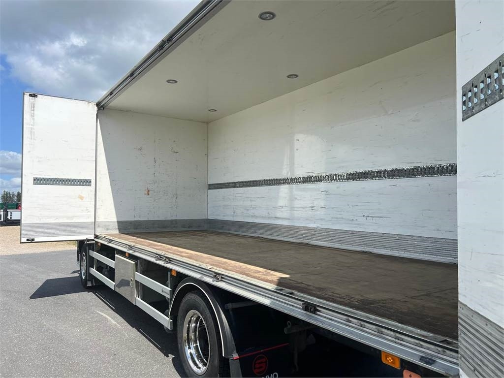 Volvo FM330 - Camión caja cerrada: foto 4 Volvo FM330 - Camión caja cerrada: foto 4