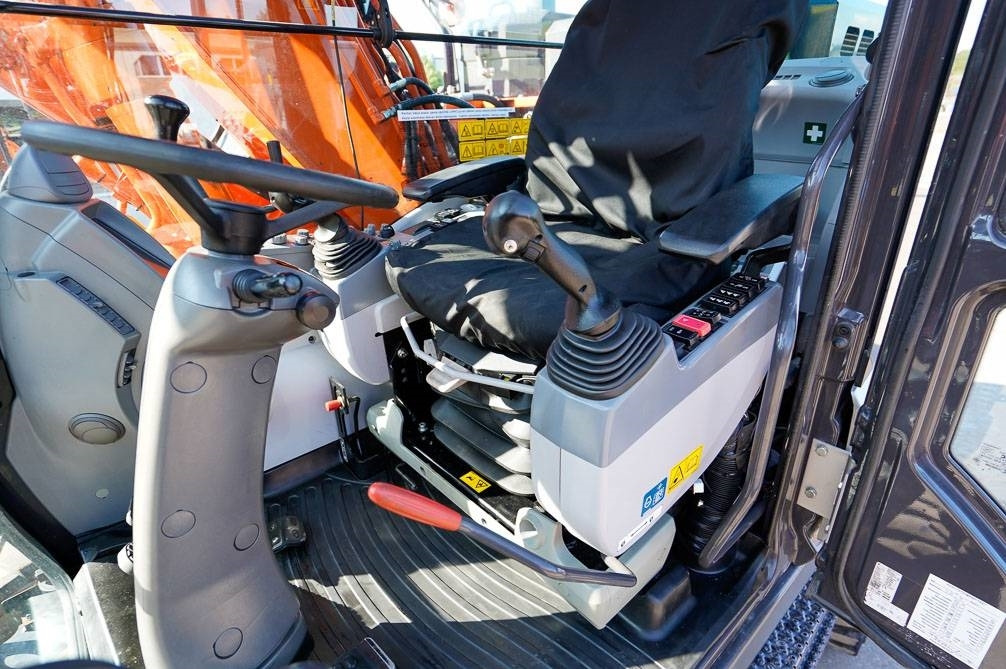 Excavadora de ruedas Hitachi ZX 140 W-6: foto 45