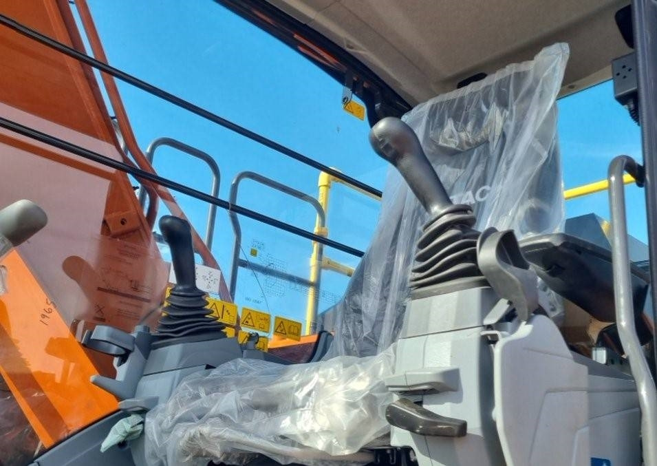 Hitachi ZX160LC-7 KUIN UUSI - Excavadora de cadenas: foto 4 Hitachi ZX160LC-7 KUIN UUSI - Excavadora de cadenas: foto 4